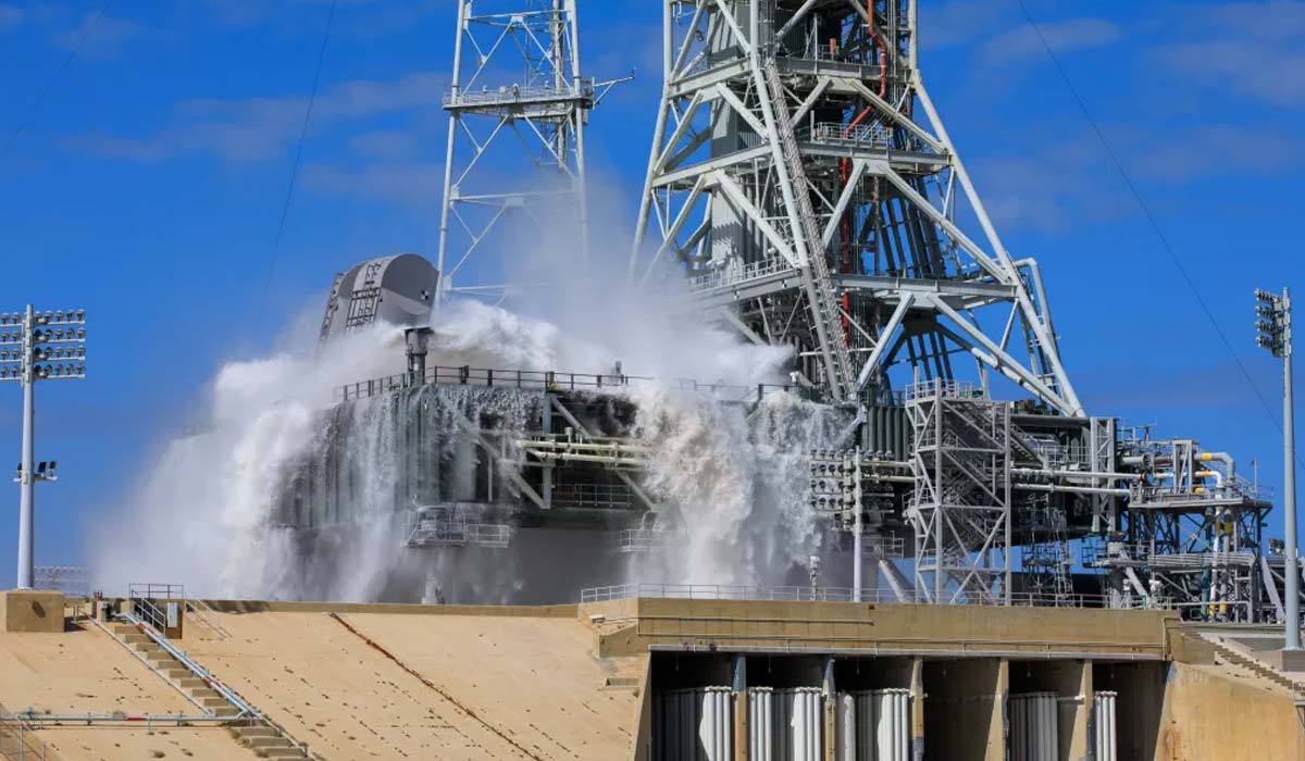 NASA в Космическом центре им. Кеннеди завершило испытания потока воды для миссии Artemis II