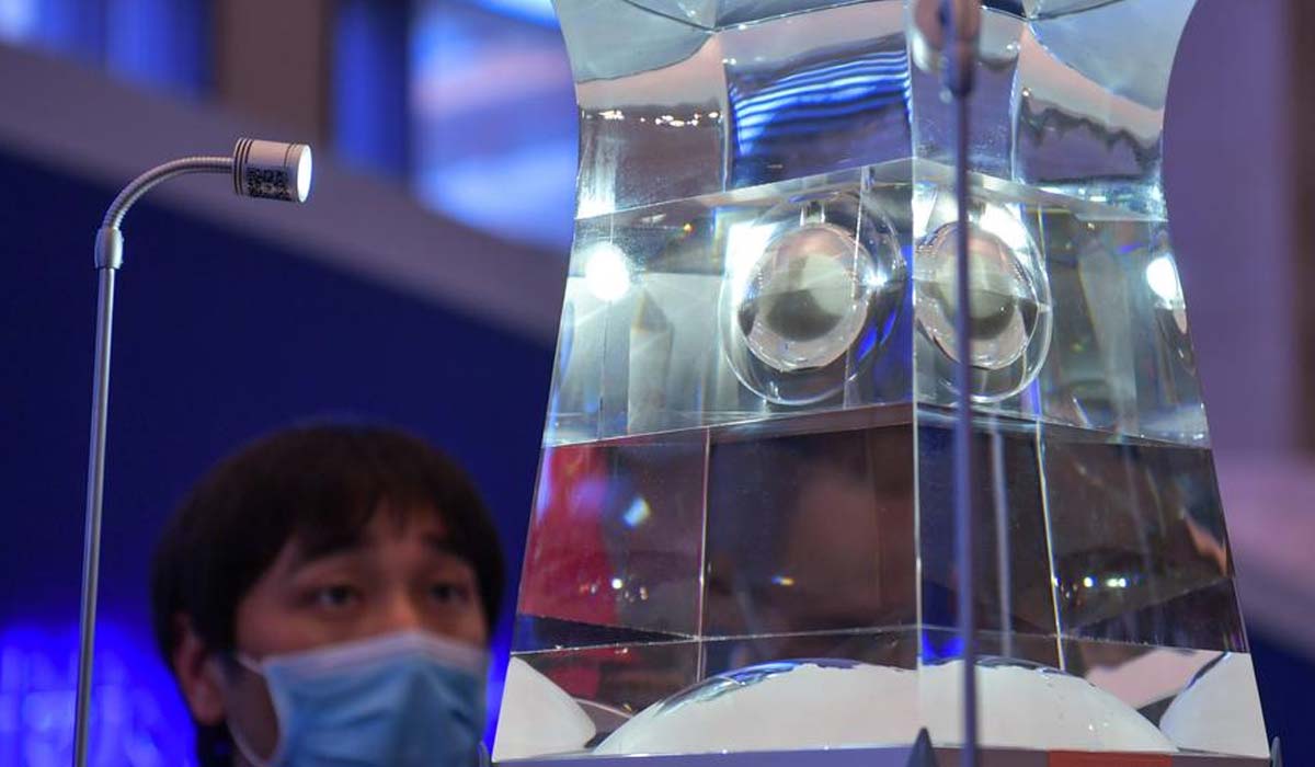 Китайские ученые обнаружили в образцах лунного грунта минерал, молекулярная структура которого обогащена водой