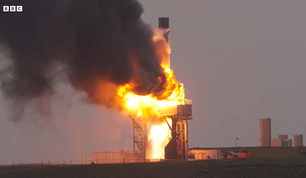 Возгорание первой ступени ракеты RFA One