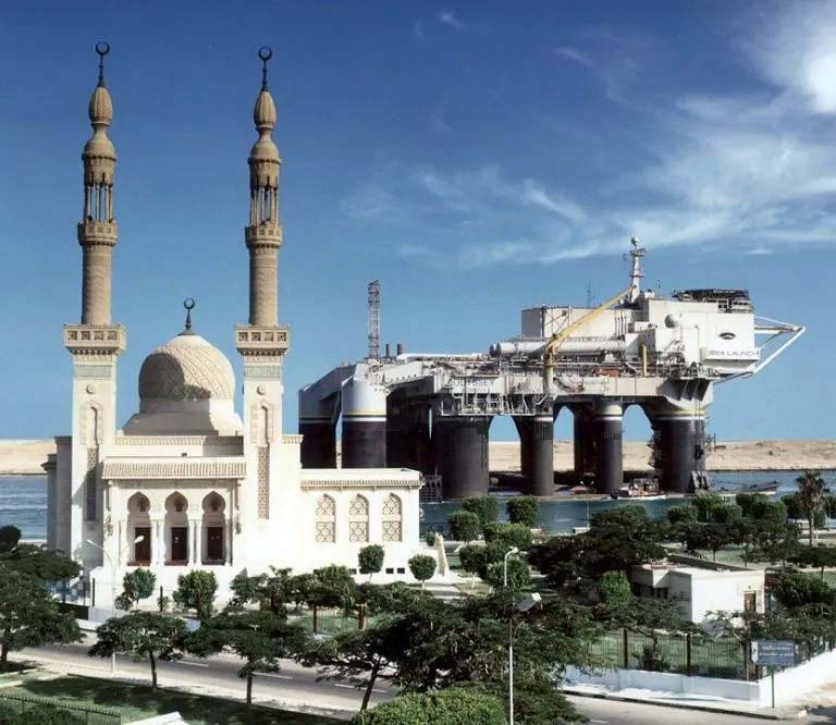 Прохід стартової платформи «Odyssey» через Суецький канал.