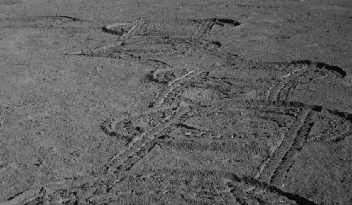 Китайский луноход «Юйту-2» передал снимки с дальней стороны Луны