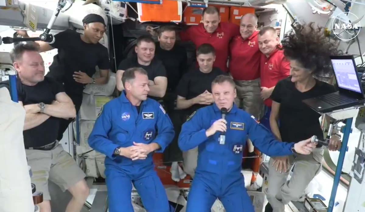 Crew Dragon успешно пристыковался к МКС