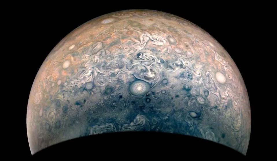Одни из последних снимков Юпитера, сделанные космическим аппаратом NASA Juno