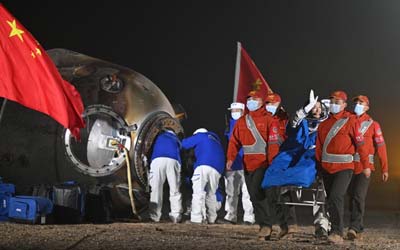 Возвращаемая капсула китайского корабля Шэньчжоу-18 успешно вернулась на Землю