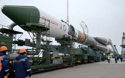 На Байконуре установили ракету с грузовым кораблем «Прогресс МС-29»