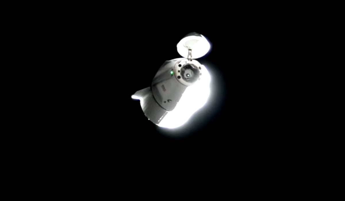 Грузовик SpaceX Dragon миссии CRS SPX-31 успешно отстыковался от МКС