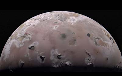 Миссия NASA Juno меняет представление о вулканической активности луны Юпитера