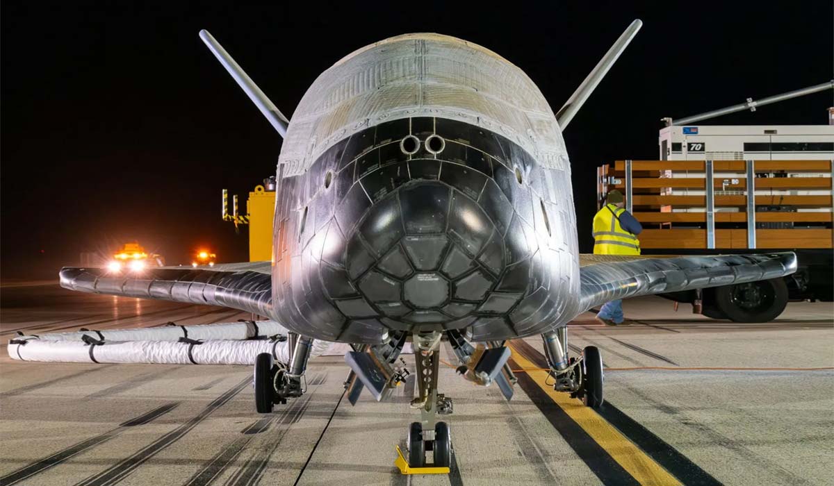 Военный космоплан США завершил седьмую миссию, включая продвинутые орбитальные маневры