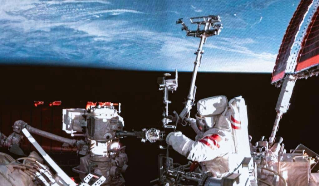Экипаж «Шэньчжоу-19» в третий раз вышел в открытый космос
