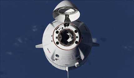 Космический корабль SpaceX Dragon успешно пристыковался к МКС