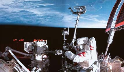 Экипаж «Шэньчжоу-19» в третий раз вышел в открытый космос