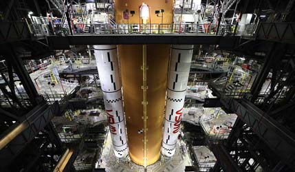 NASA завершила интеграцию основной ступени SLS для миссии Artemis II