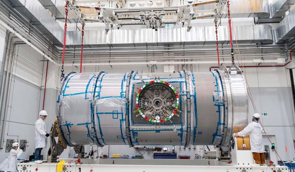 техники готовят модуль Gateway HALO (Habitation and Logistics Outpost) к транспортировке