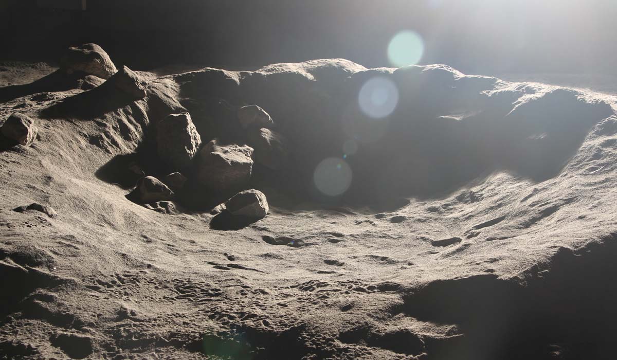 Может ли солнечный ветер создавать воду на Луне? NASA доказало: возможно
