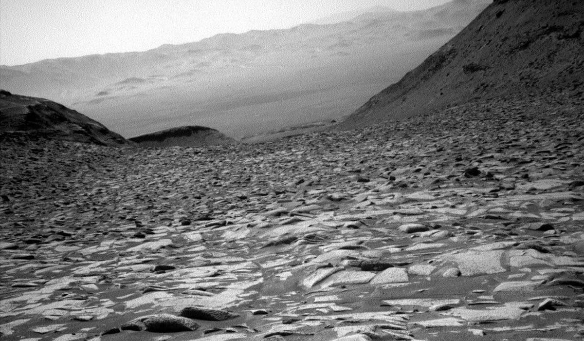 Curiosity исследует «Призрачную гору» и продолжает поиск следов древней воды на Марсе