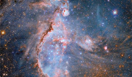 Телескоп Hubble запечатлел молодых «звёздных скульпторов» в соседней галактике