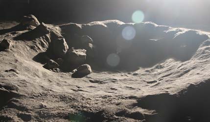 Может ли солнечный ветер создавать воду на Луне? NASA доказало: возможно