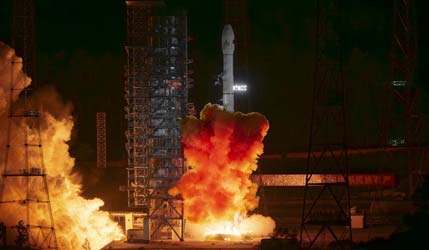 Китай запустил миссию по забору образцов с астероида «Тяньвэнь-2»