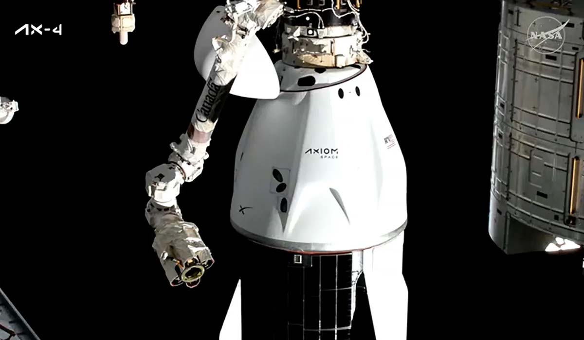 Четвёртая частная миссия Axiom завершилась: корабль Ax-4 отстыковался от МКС и возвращается на Землю