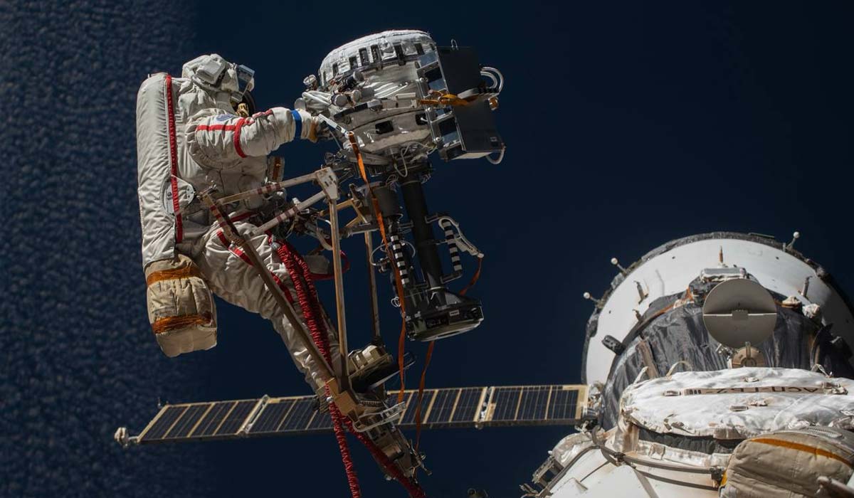 Первый выход в открытый космос Алексея Зубрицкого: впечатления, работа и невероятные виды
