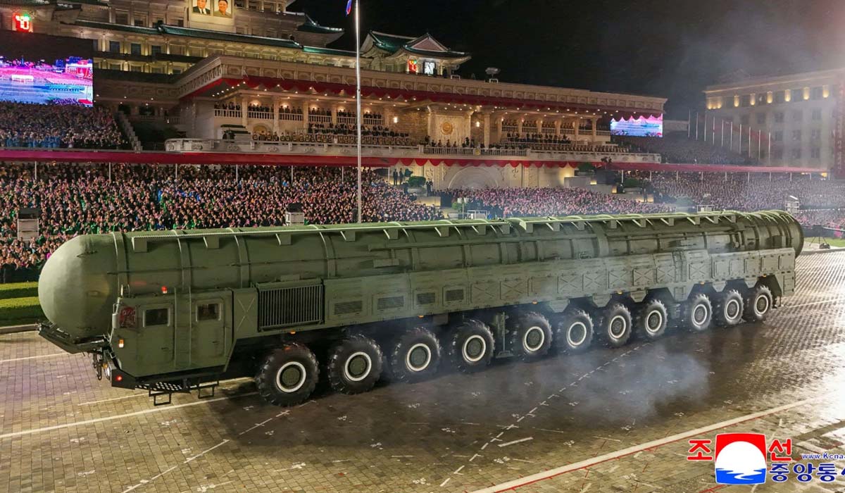 Северная Корея показала новую МБР Hwasong-20 на параде