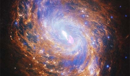 NGC 1068: близкая активная спиральная галактика