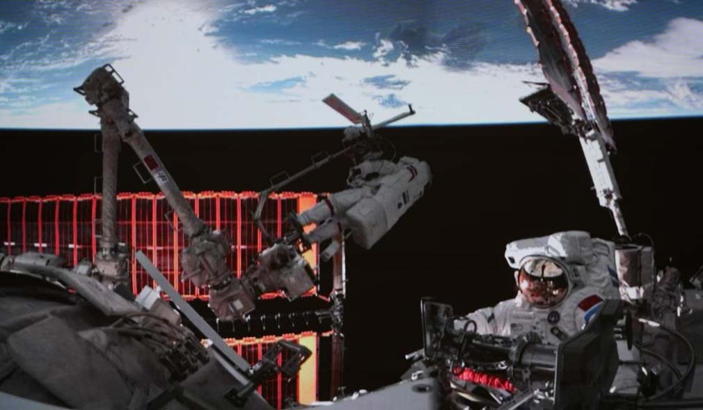 Космонавты Shenzhou-21 успешно провели свой первый выход в открытый космос