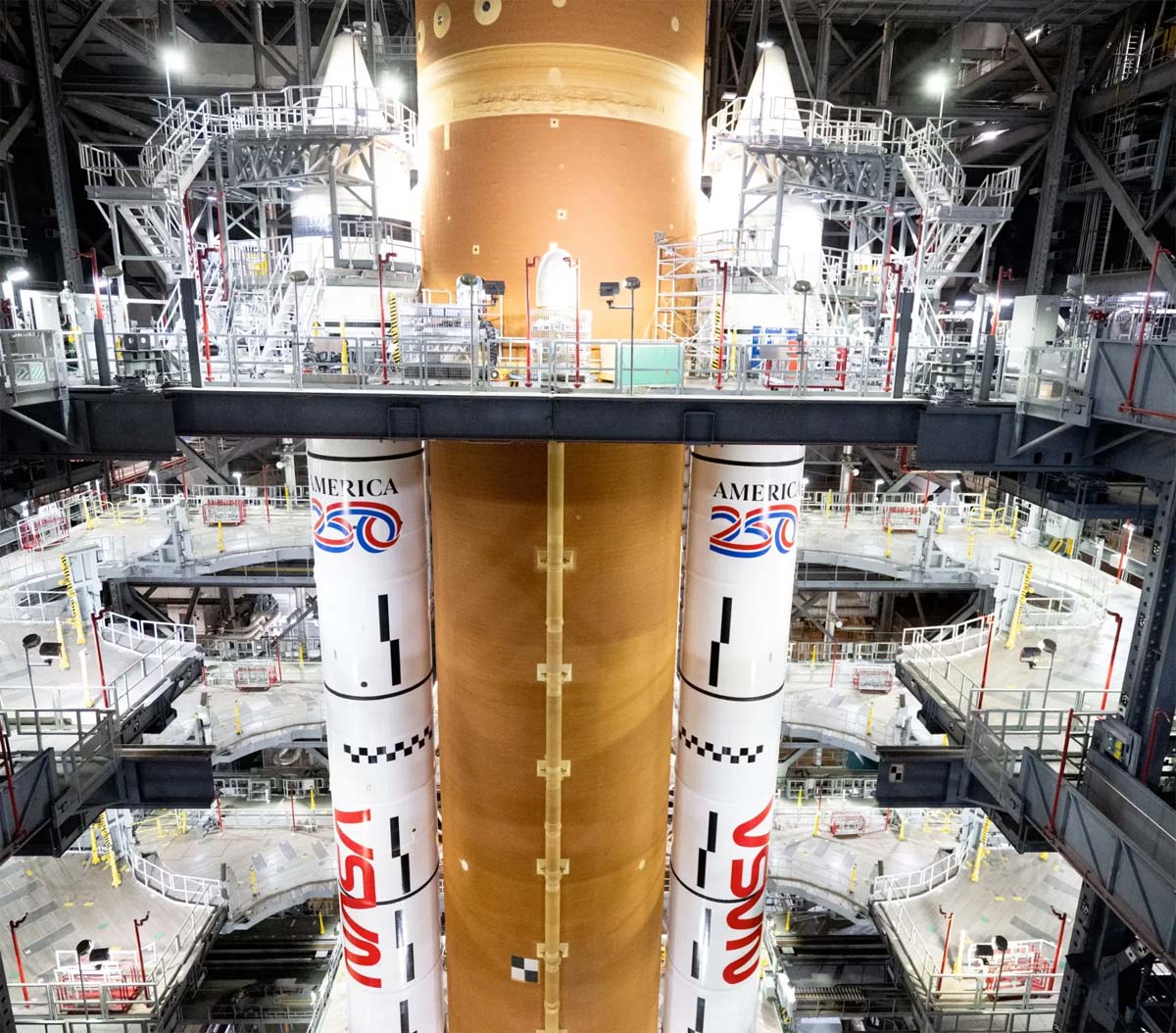 NASA раскрыла план запуска Artemis 2: вывоз ракеты SLS запланирован на 17 января