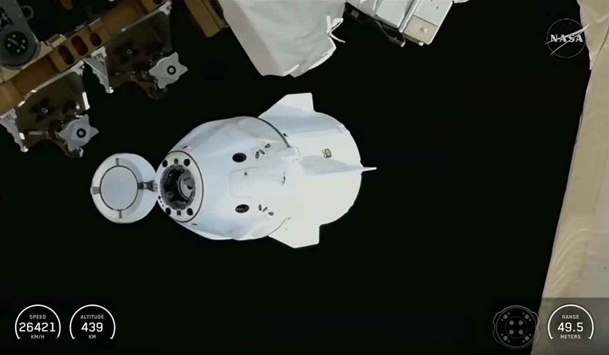 Crew Dragon с астронавтами миссии Crew-11 отстыковался от МКС — корабль возвращается на Землю