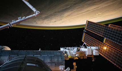 Экспедиция-74 готовит МКС к прибытию Crew-12 — чем сейчас занимается экипаж станции