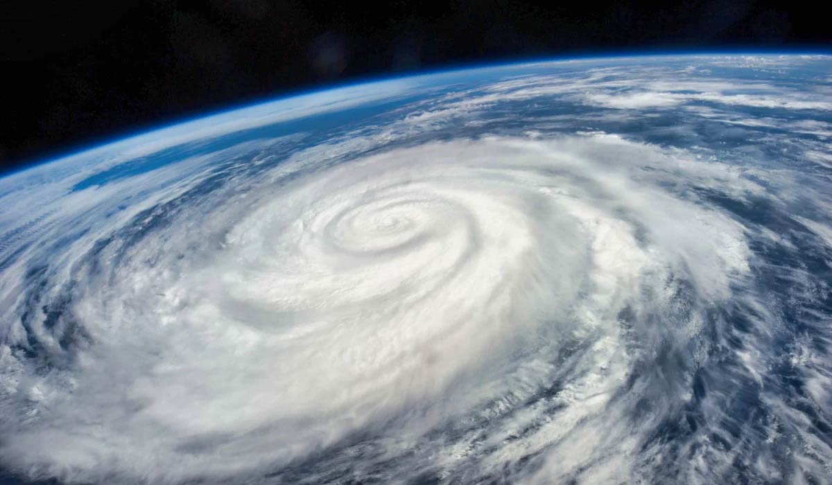 Китай предложил использовать космическую солнечную электростанцию для изменения тайфунов