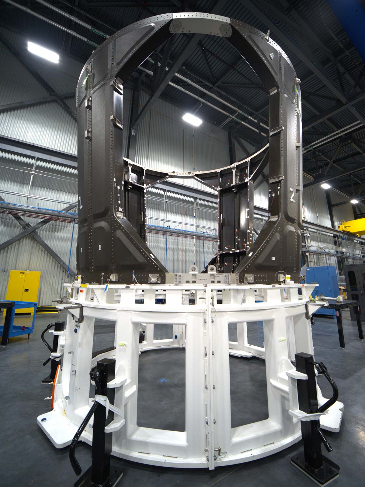 складання другого місячного посадкового модуля Blue Origin Blue Moon MK1 на виробництві