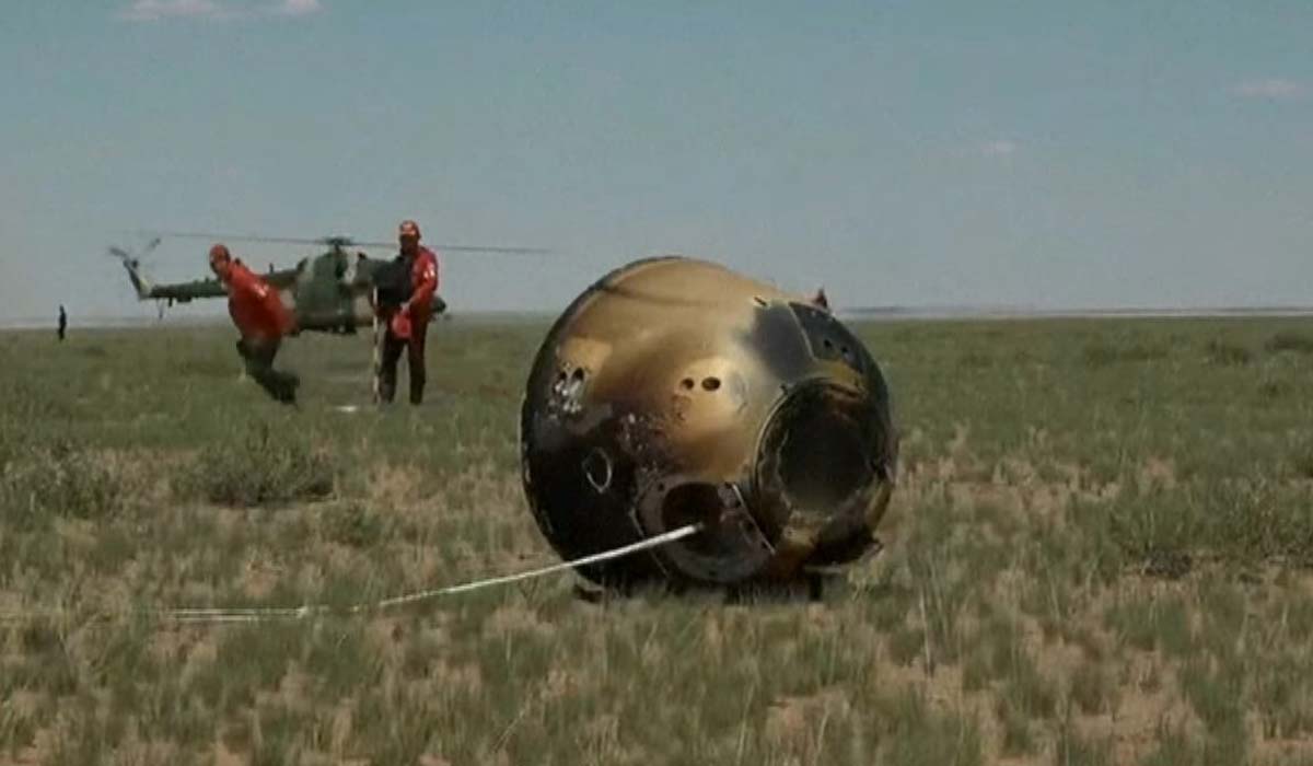 Посадочная капсула с образцами грунта Луны миссии Chang'e-6 успешно вернулась на Землю