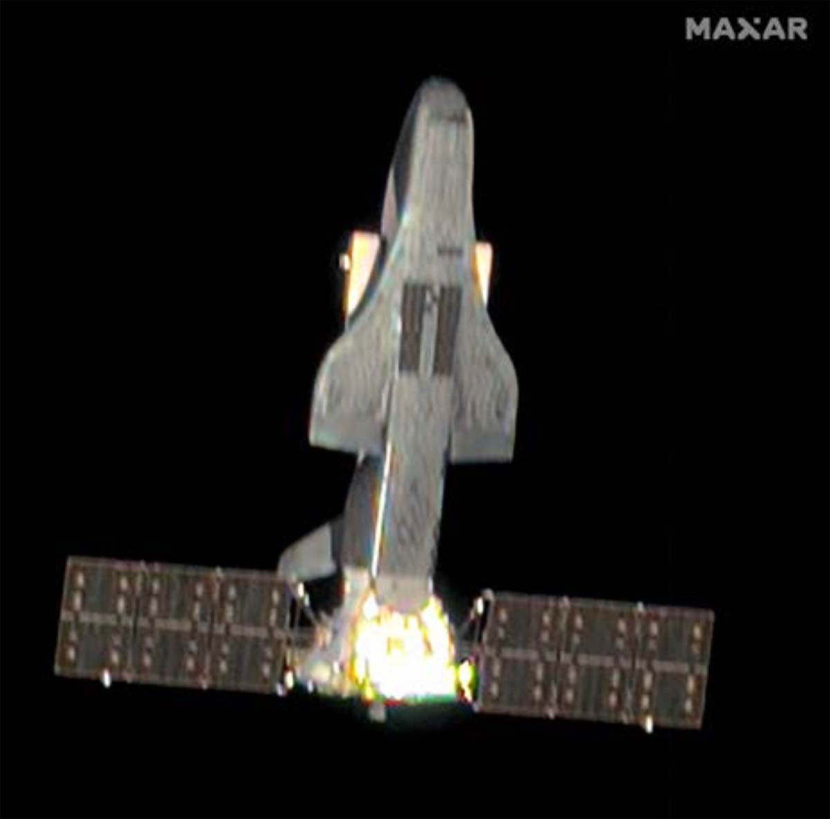 Китайський космоплан «Шеньлун» (CSSHQ) було сфотографовано у 2024 році супутником Maxar