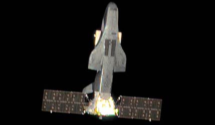 Китайський космоплан «Шеньлун» (CSSHQ) було сфотографовано у 2024 році супутником Maxar
