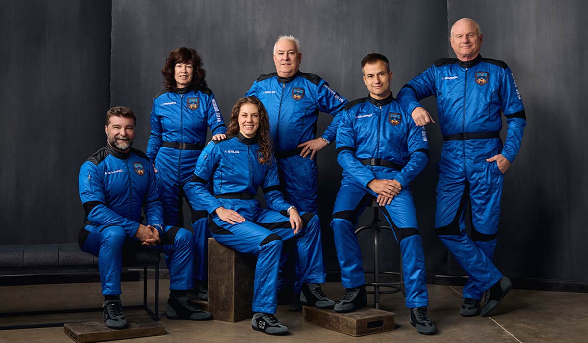 Экипаж миссии Blue Origin NS-38