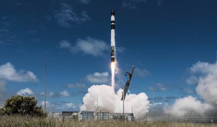 Запуск ракеты Rocket Lab Electron с миссией Bridging The Swarm (NeonSat-1A)