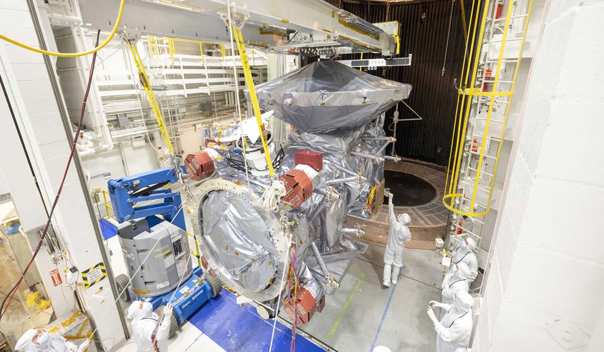 Космический аппарат NASA Europa Clipper выживает и процветает в "открытом космосе" на Земле