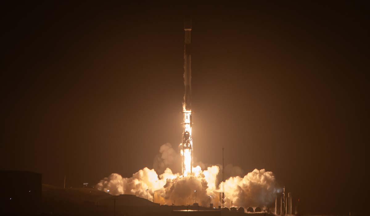 Запуск ракеты Falcon 9 Block 5 с группой спутников Starlink Group 7-8