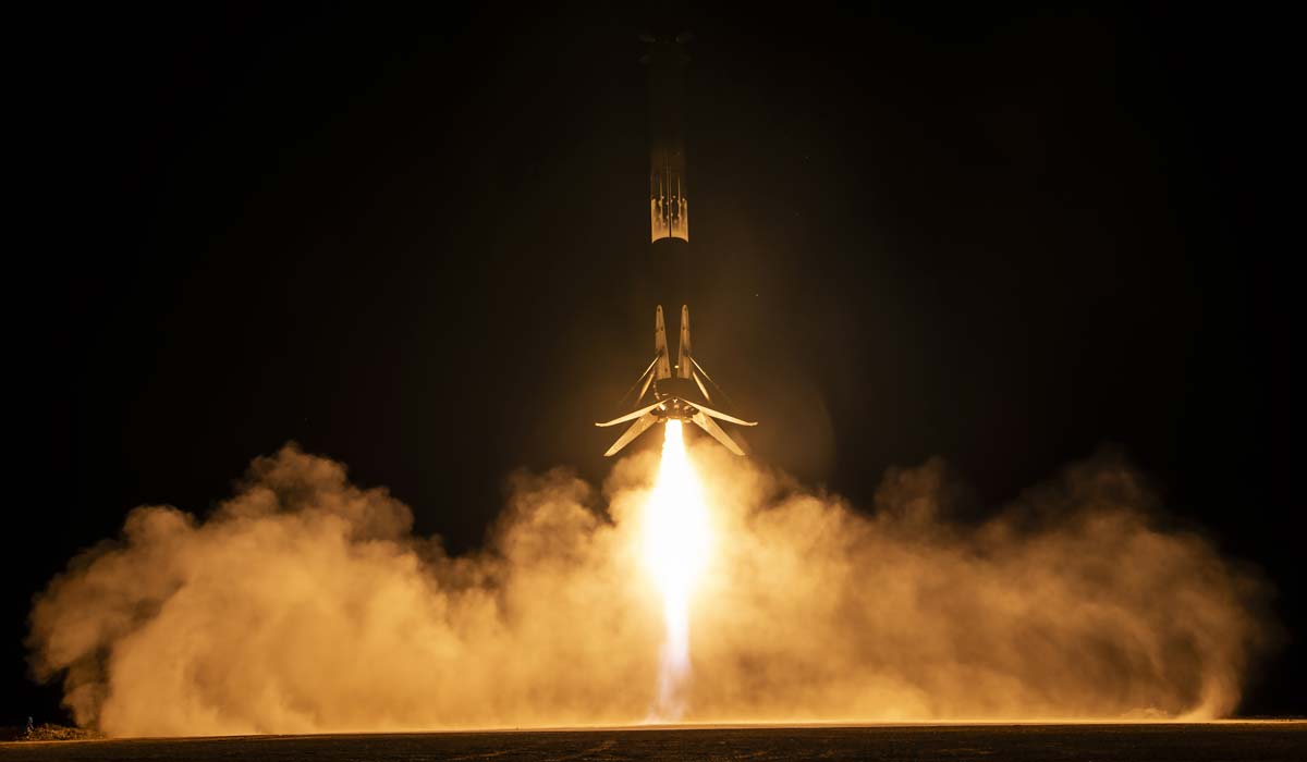 Посадка первой ступени ракеты Falcon 9 после запуска спутника Ovzon-3