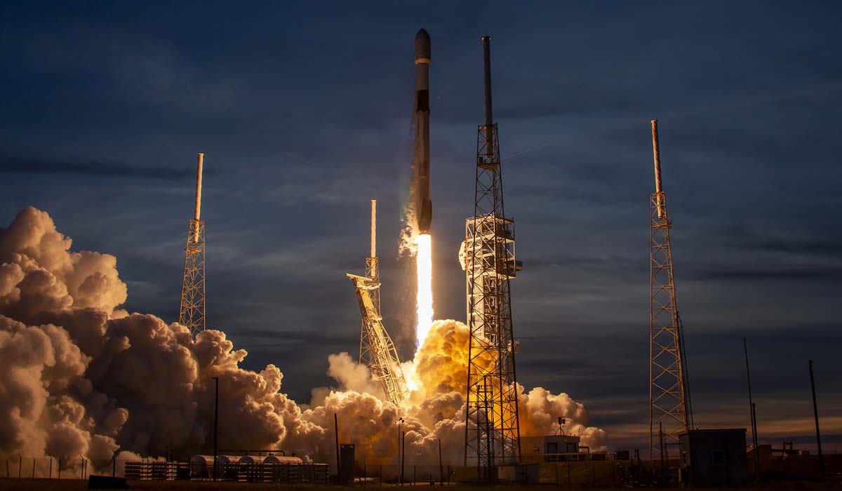 Запуск ракети Falcon 9 Block 5 з групою супутників Starlink Group 6-35