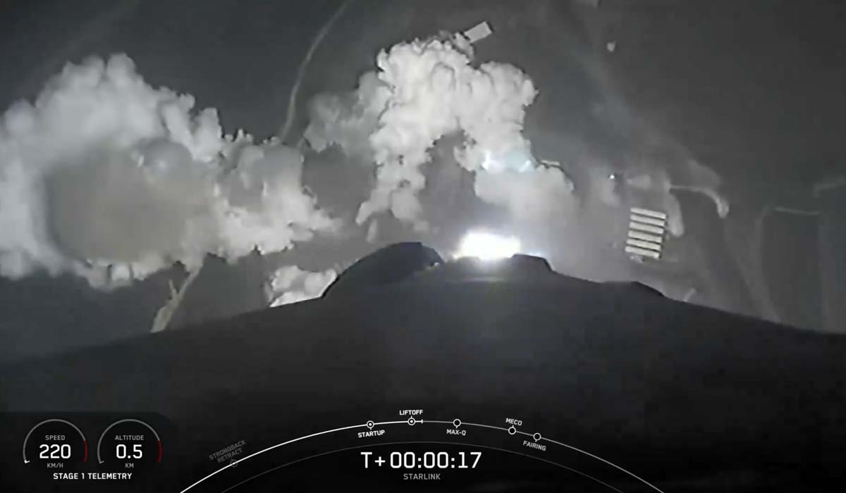 Запуск ракеты Falcon 9 Block 5 с группой спутников Starlink Group 7-10