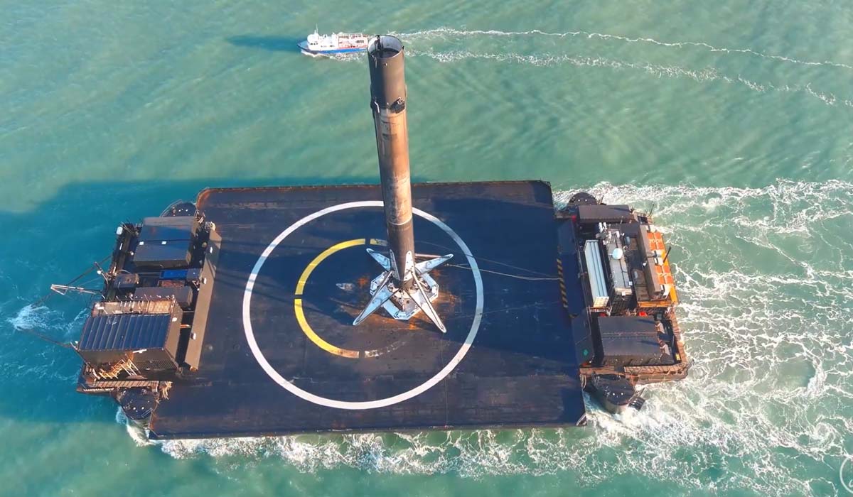Falcon 9 first stage transporting droneship