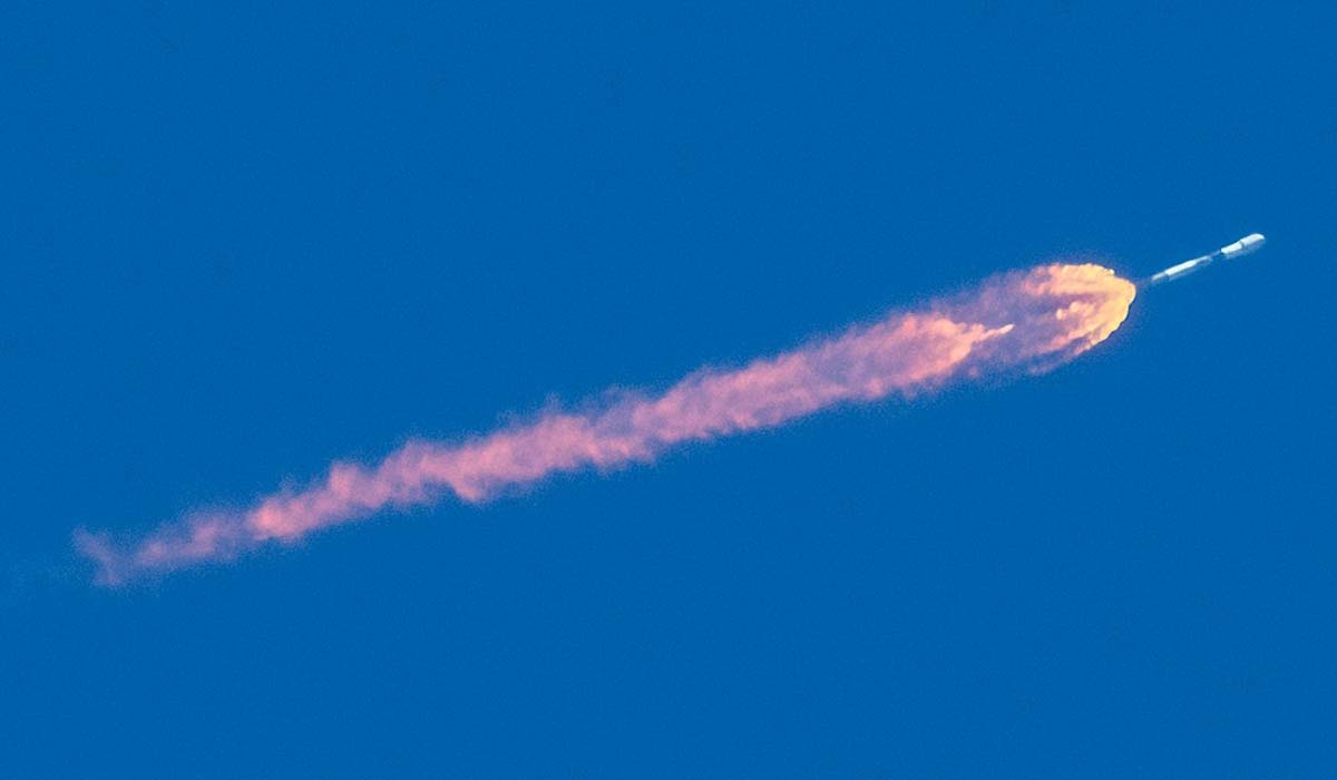 Запуск ракеты Falcon 9 Block 5 с группой спутников Starlink