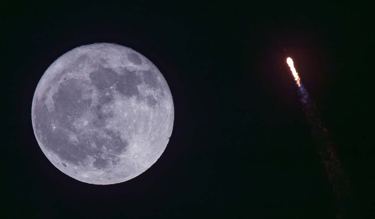 Запуск ракеты Falcon 9 Block 5 с группой спутников Starlink