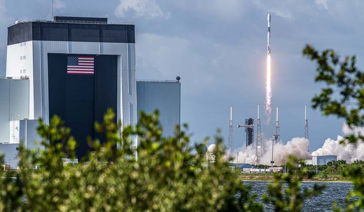 Ракета SpaceX Falcon 9 на старте