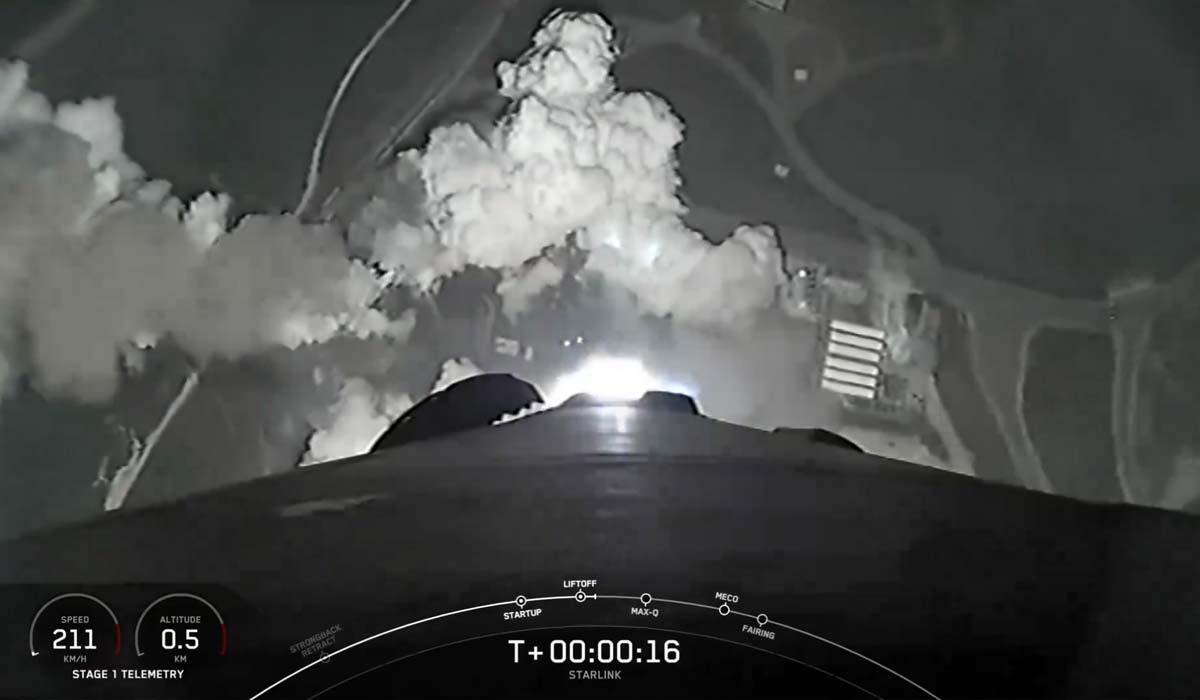 Запуск ракеты Falcon 9 Block 5 с группой спутников Starlink