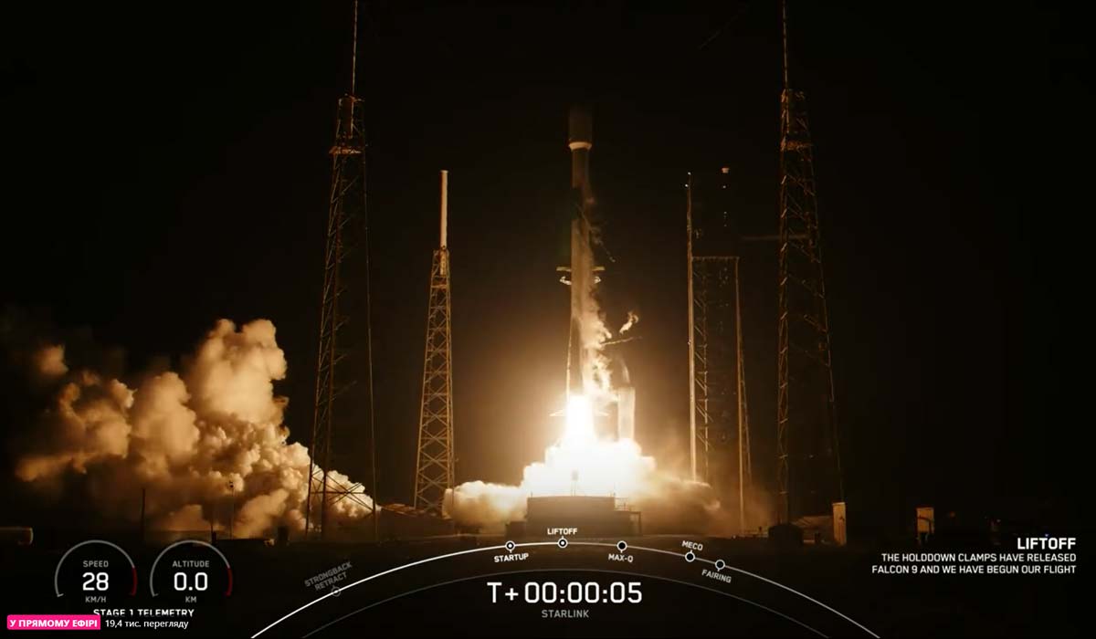 Запуск ракеты Falcon 9 Block 5 с группой спутников Starlink