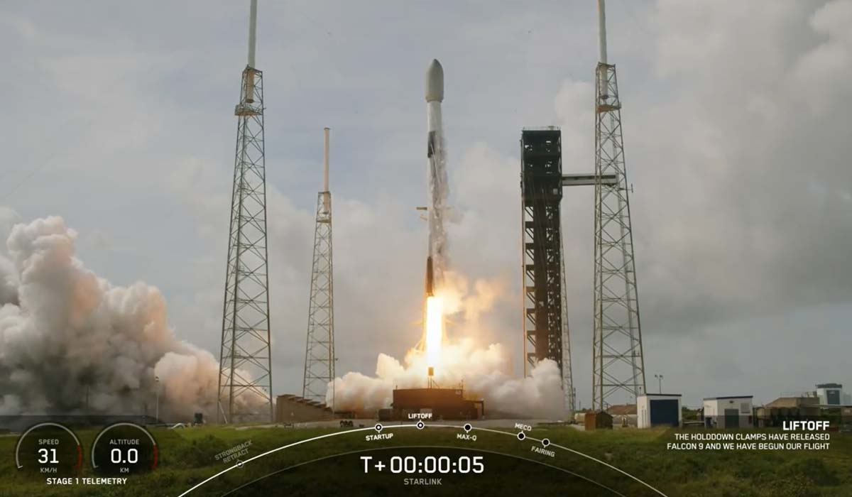 Запуск ракеты Falcon 9 Block 5 с группой спутников Starlink