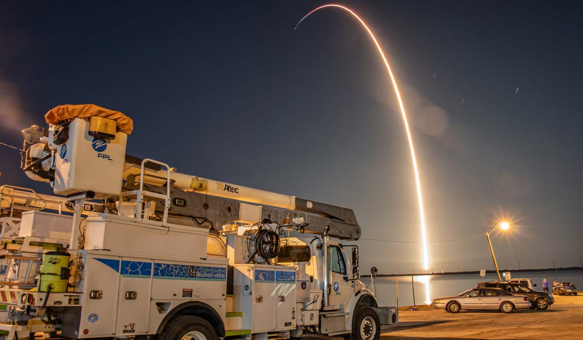 Запуск ракеты Falcon 9 Block 5 с группой спутников Starlink